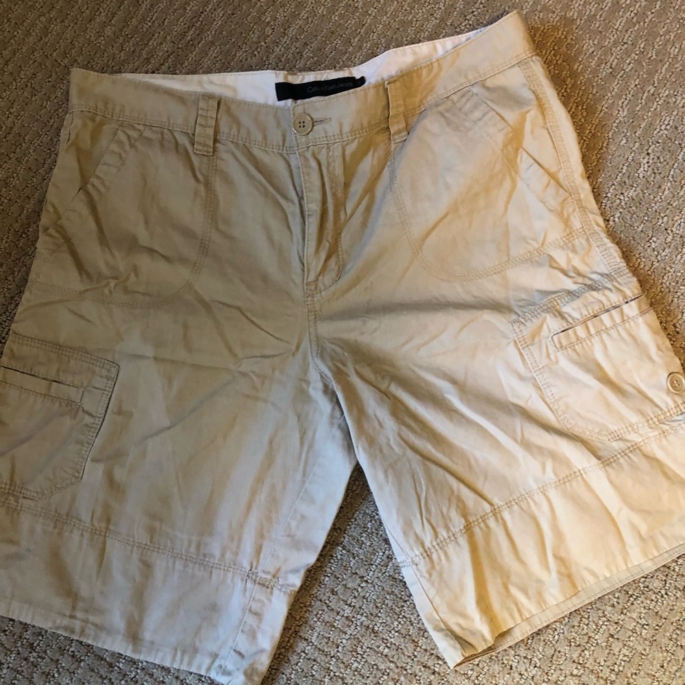 Calvin Klein Size 12 Ladies Khaki Shorts. - Like new condition